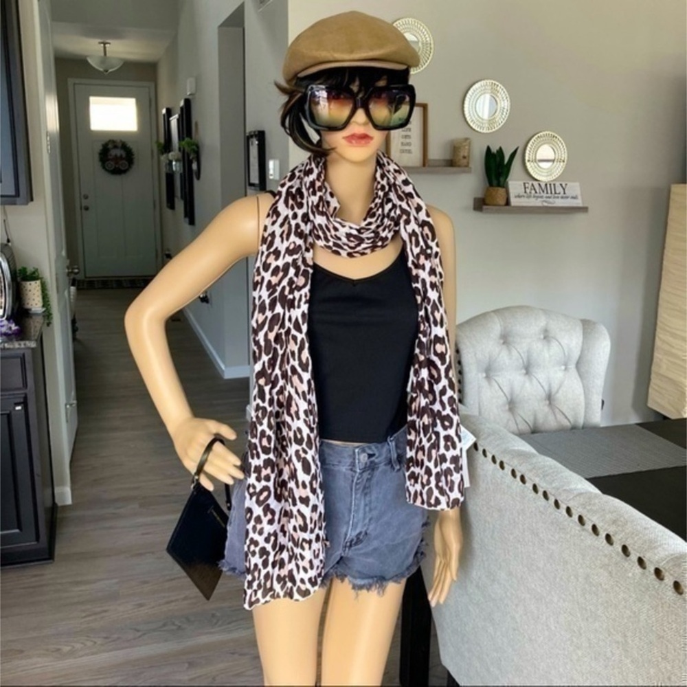 ✨ NEW Leopard Print Lightweight Scarf - Brown/Cream - Picture 8 of 8